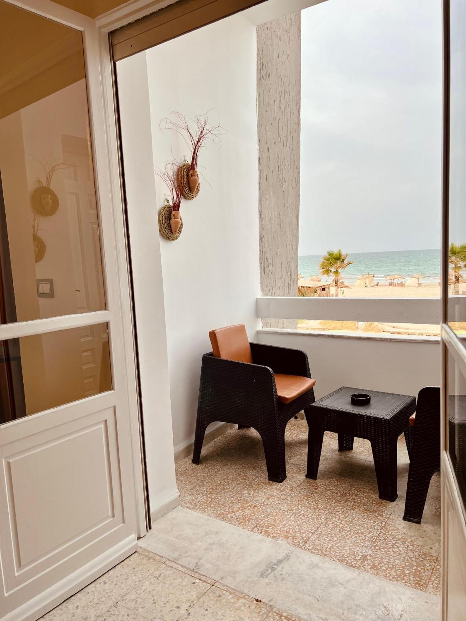 Appartement Vue De Mer Pied Dans L'Eau Gabes Exterior foto